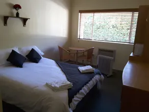 Rest Easy Motel - Image 5