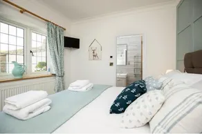 Exclusive Holiday Accommodation - Bancoft Cottage - Image 3