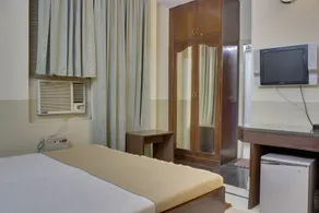 The Blooms Hotel - Image 5