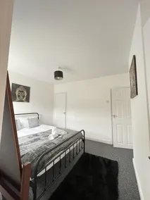 Remarkable 2 bed House in Rochester - Image 5