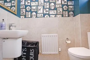 Luxury 4 Bedroom House - Close to M1 - Free Parking, Fast Wifi, SmartTV with Netflix by Yoko Property - Image 5