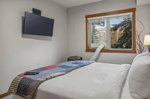 Fenwick Vacation Rentals Desirable Condo With Pool And Hottub - Image 4