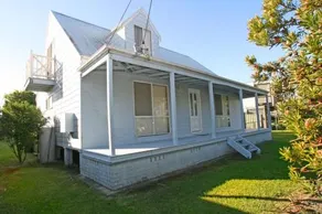 South Sussex's Blue Cottage - Image 2