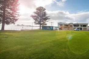 Tasman Beachside Apartment - Image 2