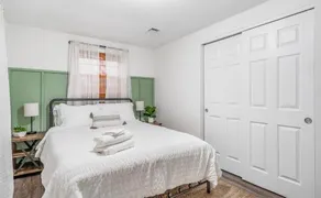 Fall Special •3BR •70”Smart TV •Great Beds •Extras - Image 2