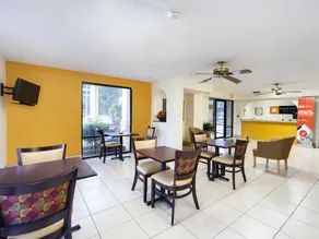 Days Inn & Suites By Wyndham Brewton - Image 3