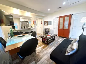 Miami Vacations 3 bedrooms with parking - Image 3