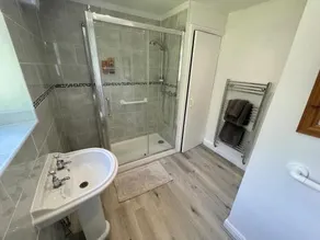 Railway Cottage Pet friendly with parking - Image 4