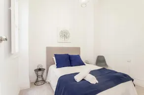 Remarkable 3 Bedroom Apartment in L'eixample - Image 2