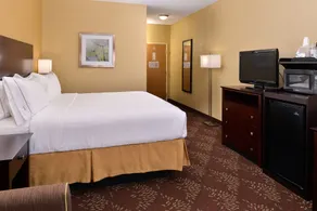 Holiday Inn Express Hotel & Suites Cincinnati-North/Sharonville - Image 2