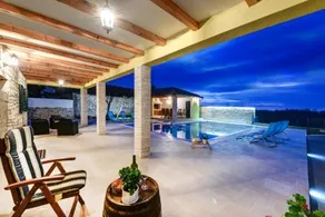 Beautiful Villa Petra With Summer Kitchen And Pool - Image 4