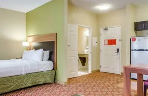 Candlewood Suites Bedford Fort Worth by IHG - Image 2