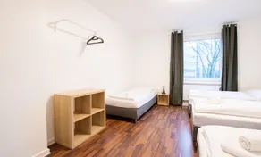 Tolstov-Hotels Large 2 Room Apartment - Image 4