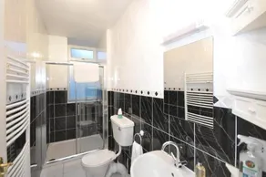5 Wallace Street - Image 2