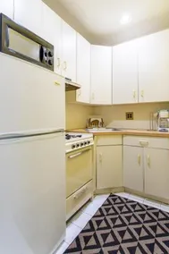 Midtown East Deluxe 2 Bedroom Apartment - Image 2