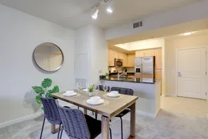 Nice Apt Great Views in Pentagon City - Image 3