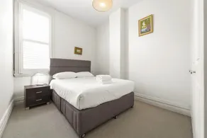 Light Filled, Charming Townhouse in Paddington - Image 3