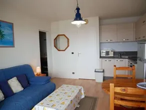 Apartment Appartement dans résidence avec piscine proche port - Image 2