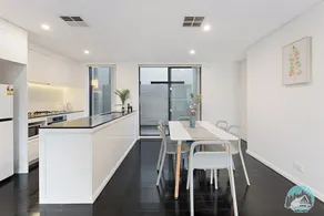 Aircabin Annandale Comfy 3 Bed Townhouse - Image 4