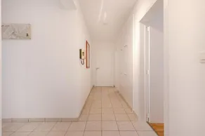 Modern apartment with sea view and parking - Image 4