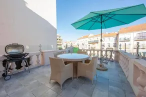 145 m2 apartment facing the sea, private access to - Image 3