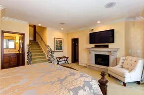 317 Carnation Corona Del Mar - Image 2