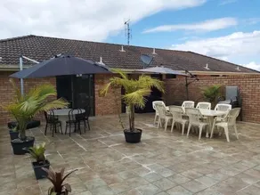 Beachside spacious unit with a large verandah - Image 3