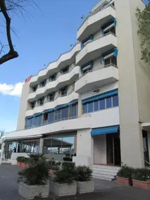 Hotel Plaza - Image 2