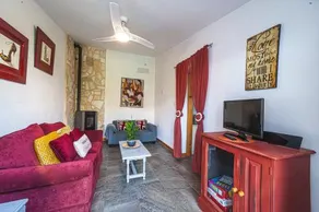 Luxury 2 Bedroom Self Catering Apartment - Image 4