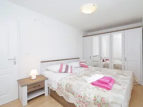 Lovely island house with private swimming pool, garden, BBQ, 300m from the sea - Image 3