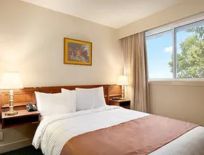 Knights Inn Harbour Resort And Hotel - Image 2
