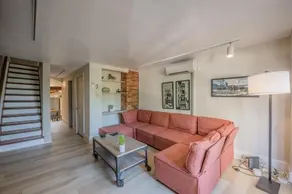 Quirky Downtown Loft - Image 3