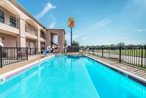 Super 8 By Wyndham Greenville - Image 5