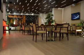 Zenti Plaza Hotel - Image 2