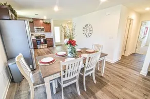 Charming & Comfy Close To Stadium & Campus Parents Game Weekend - Image 5