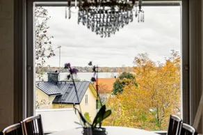 Large family home by the water - Image 3