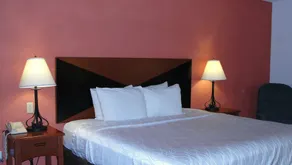 ECONO LODGE INN & SUITES - Image 3