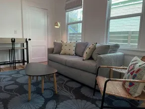 Cozy apt with large deck - 2 blocks from 5 Points! - Image 2