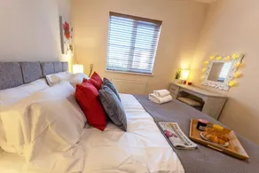 Cheshire House - In The Heart Of Cheshire - FREE Parking - Image 5