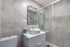 Apartamento reformado con parking - Image 2