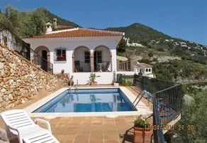 Villa Casa Ranui with Heated Pool, Garden & Wi-Fi - Image 1