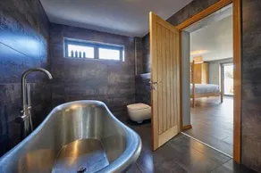 Woodland Barn - Image 2