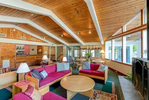 Mountaineer Inn at Stowe - Image 5