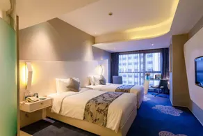 E M Grand Hotel - Image 3