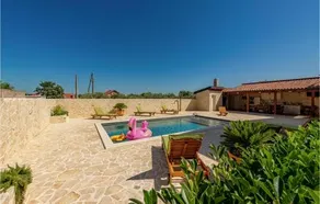 Stunning Home In Galovac With Wifi - Image 3