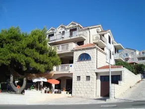 Villa Adagio Apartments - Image 4