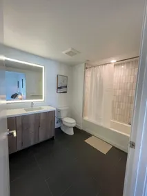 Modern Retreat in Koreatown - Image 5