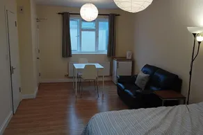 Large Ensuite Near Science Park, Cambridge - Image 2