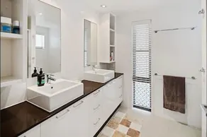 Gold Coast Beachside Holiday House - Image 4
