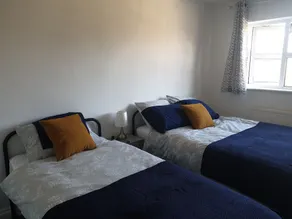 3 Bed House With Parking in Lighthorne Heath - Image 2